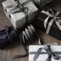 Kép 3/4 - RIBBON díszcsomagoló szalag, bézs, kék